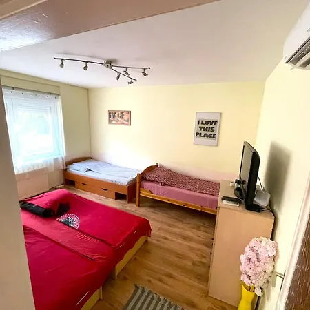 Red Locomotive Apartment *