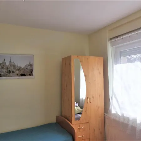 Red Locomotive * Βουδαπέστη