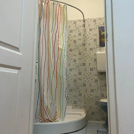 Διαμέρισμα Red Locomotive *