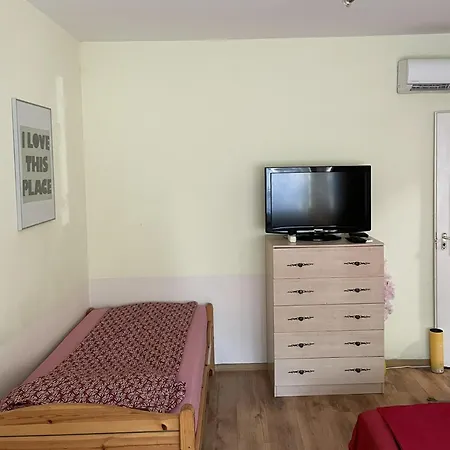 Διαμέρισμα Red Locomotive