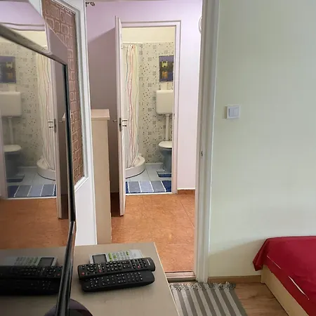 Διαμέρισμα Red Locomotive