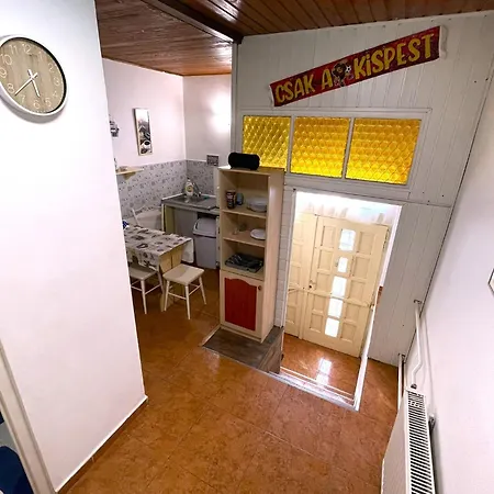 Διαμέρισμα Red Locomotive *